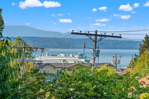 530 Dayton St #201, Edmonds, WA 98020