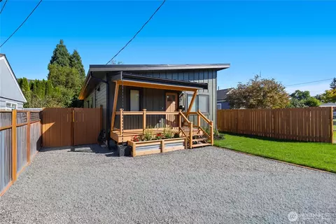 454 S Regent St, Burlington, WA 98233