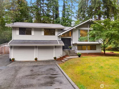 18221 NE 189th St, Woodinville, WA 98077