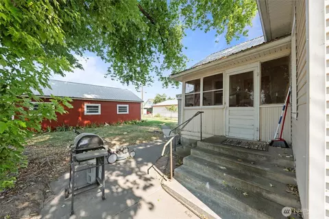Exterior - 8 W 3rd St, Odessa, WA 99159 photo 4 of 6