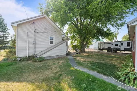 Exterior - 8 W 3rd St, Odessa, WA 99159 photo 6 of 6