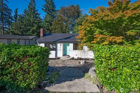 3911 88th Ave SE, Mercer Island, WA 98040