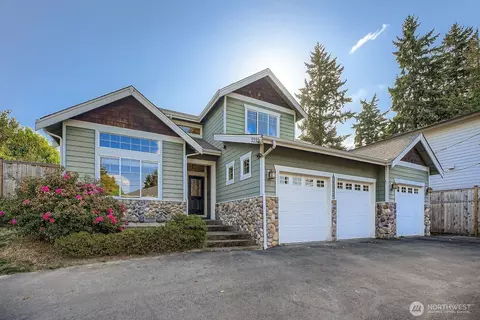 2233 SW 104th St, Seattle, WA 98146