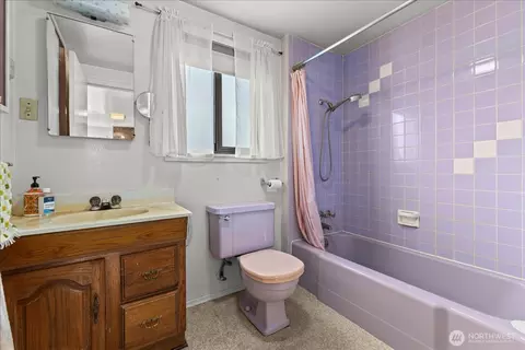 Bath - 2310 Rockefeller Ave, Everett, WA 98201 photo 1 of 1