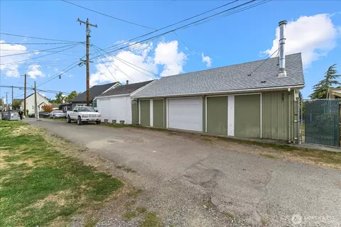 Exterior - 2310 Rockefeller Ave, Everett, WA 98201 photo 6 of 6