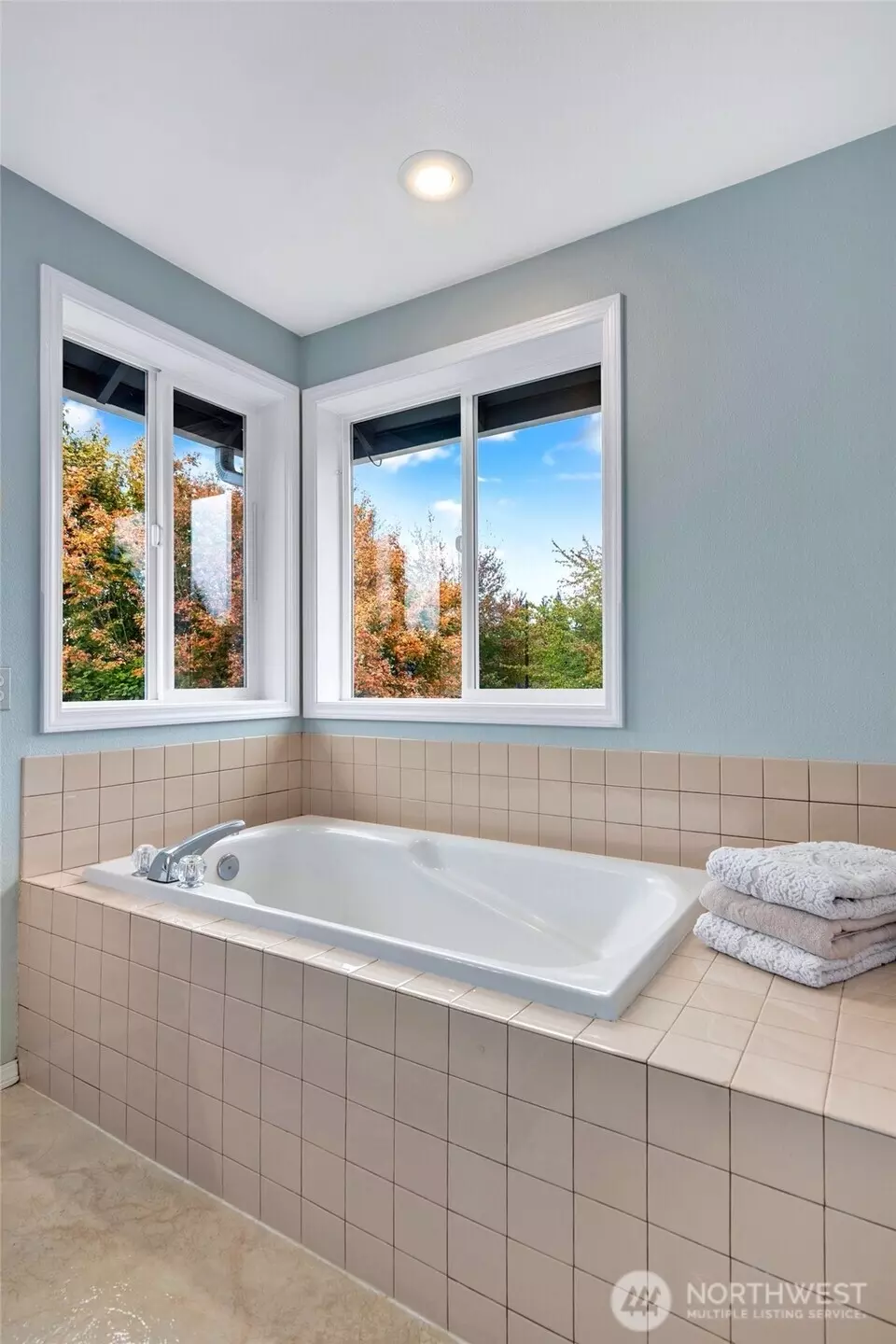 Bath - 6416 142nd Pl SE, Snohomish, WA 98296 photo 2 of 3