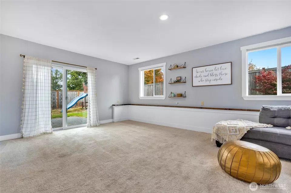 Living - 6416 142nd Pl SE, Snohomish, WA 98296 photo 4 of 5