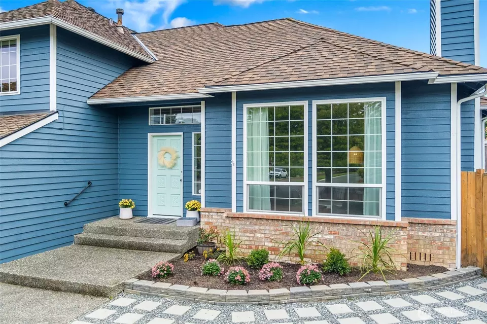 Exterior - 6416 142nd Pl SE, Snohomish, WA 98296 photo 3 of 11