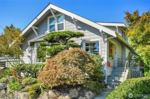 3702 SW Cloverdale St, Seattle, WA 98126
