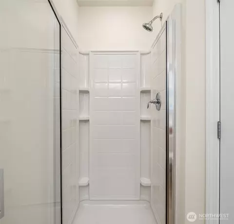 Bath - 22905 41st Ave SE, Bothell, WA 98021 photo 6 of 6