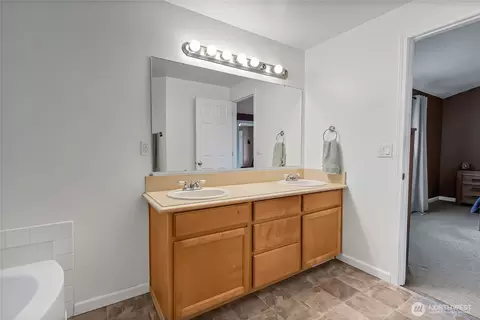 Bath - 1309 Riddell Ave NE, Orting, WA 98360 photo 2 of 4