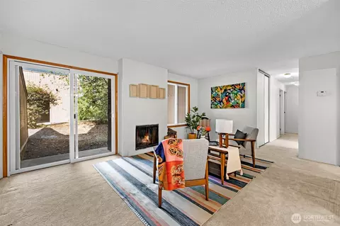 Living - 11201 3rd Ave SE #40A, Everett, WA 98208 photo 2 of 3