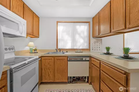 Kitchen - 11201 3rd Ave SE #40A, Everett, WA 98208 photo 3 of 3