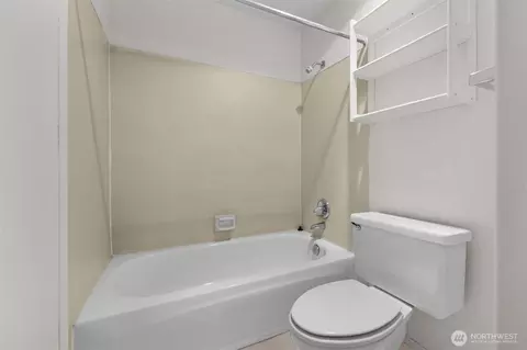 Bath - 11201 3rd Ave SE #40A, Everett, WA 98208 photo 2 of 3