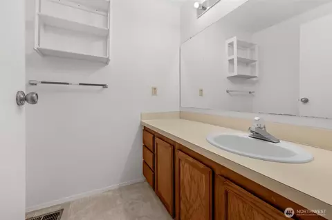 Bath - 11201 3rd Ave SE #40A, Everett, WA 98208 photo 3 of 3