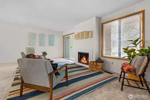 Living - 11201 3rd Ave SE #40A, Everett, WA 98208 photo 3 of 3