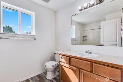 Bath - 109 Robin St SW, Orting, WA 98360 photo 3 of 5