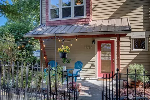 1201 N 88th St, Seattle, WA 98103