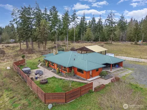 127 Lake Farm Rd, Port Angeles, WA 98362