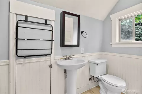 Bath - 3053 Porter St, Enumclaw, WA 98022 photo 2 of 3