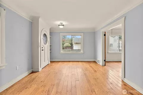 Living - 3053 Porter St, Enumclaw, WA 98022 photo 4 of 6