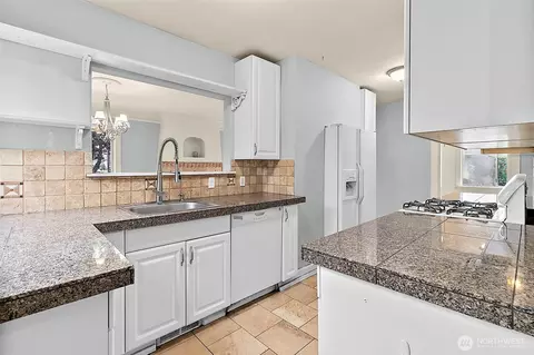 Kitchen - 3053 Porter St, Enumclaw, WA 98022 photo 1 of 3