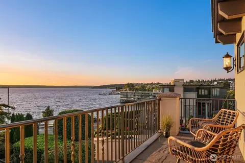 701 1st St S, Kirkland, WA 98033