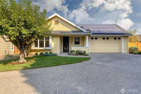 921 SE Larkspur Pl, College Place, WA 99324