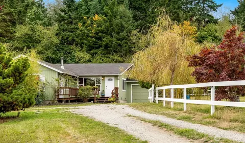 85 W Bradley Pl, Camano Island, WA 98282