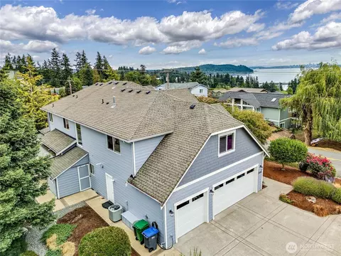 2440 Alaska Ave E, Port Orchard, WA 98366