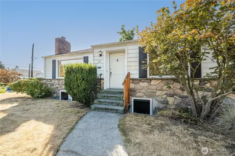 1321 N 82nd St, Seattle, WA 98103