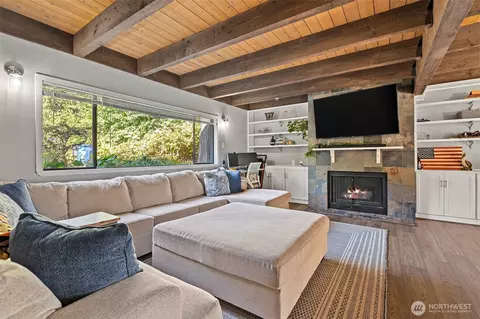 660 SW Harrier Cir #1, Oak Harbor, WA 98277