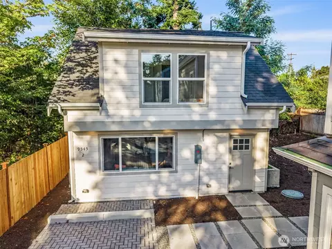 9545 Wallingford Ave N, Seattle, WA 98103