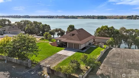 4926 Shorecrest Dr NE, Moses Lake, WA 98837
