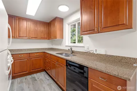 Kitchen - 205 Sable Dr, Everson, WA 98247 photo 2 of 2