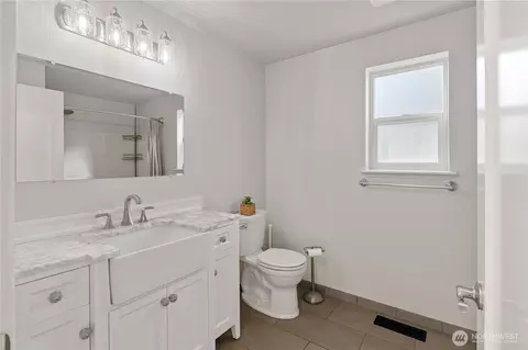 Bath - 205 Sable Dr, Everson, WA 98247 photo 1 of 3