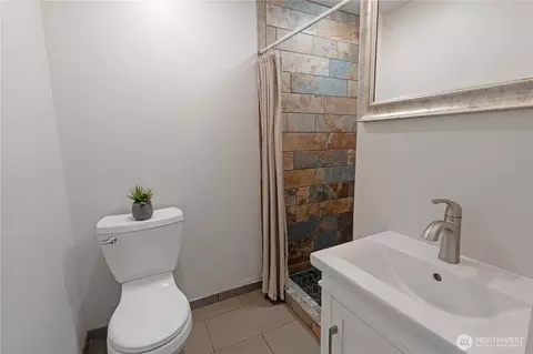Bath - 205 Sable Dr, Everson, WA 98247 photo 3 of 3