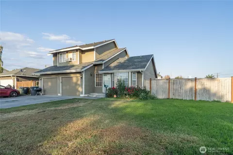 1221 S Lakeland Dr, Moses Lake, WA 98837
