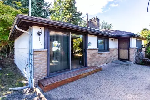 2215 S 216th St, Des Moines, WA 98198