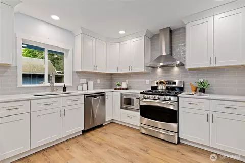 Kitchen - 22718 1st Pl W, Bothell, WA 98021 photo 3 of 4