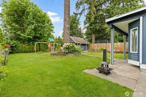 Exterior - 22718 1st Pl W, Bothell, WA 98021 photo 7 of 8