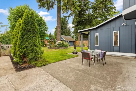Exterior - 22718 1st Pl W, Bothell, WA 98021 photo 6 of 8