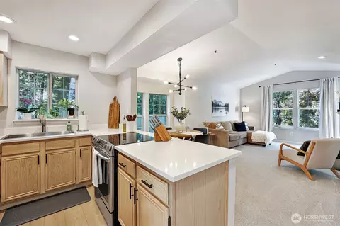 2600 SE 118th Ave #4-301, Bellevue, WA 98005
