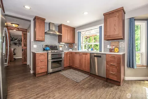 Kitchen - 16917 17th Ave SE, Bothell, WA 98012 photo 3 of 3
