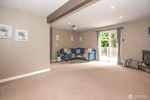 Living - 16917 17th Ave SE, Bothell, WA 98012 photo 4 of 6