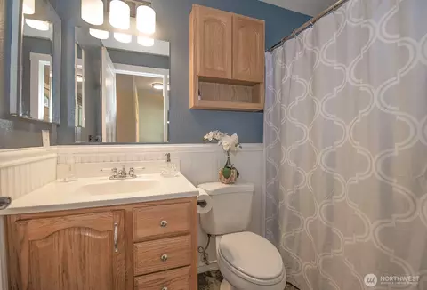 Bath - 16917 17th Ave SE, Bothell, WA 98012 photo 1 of 3