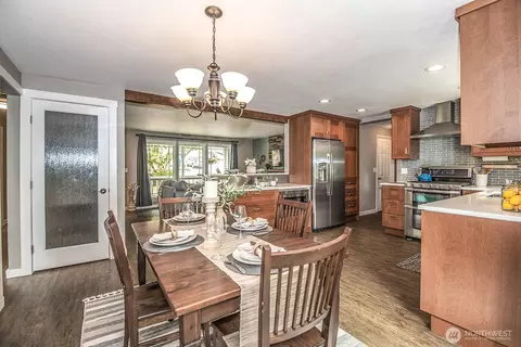 Dining - 16917 17th Ave SE, Bothell, WA 98012 photo 2 of 2