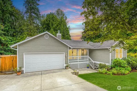 Exterior - 16917 17th Ave SE, Bothell, WA 98012 photo 3 of 12