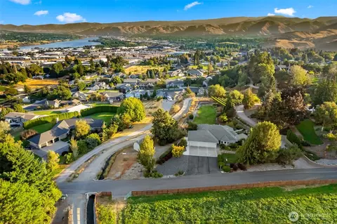 3320 Burch Mountain Rd, Wenatchee, WA 98801