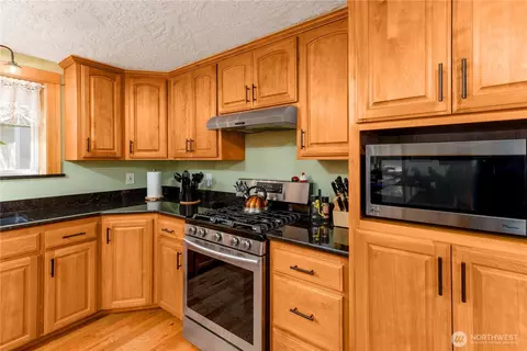 Kitchen - 273702 Hwy 101, Sequim, WA 98382 photo 2 of 4